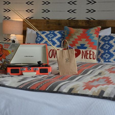 Hotel Dylan Уудсток Екстериор снимка